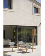 Fauteuil bas de jardin Tekura LES JARDINS en teck et toile Batyline empilable