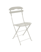 chaise pliante en acier LA MOME de chez FERMOB