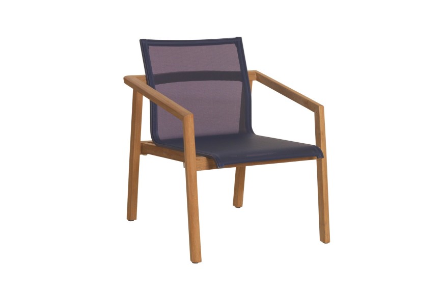Fauteuil bas de jardin Tekura LES JARDINS en teck et toile Batyline empilable