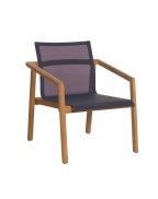 Fauteuil bas de jardin Tekura LES JARDINS en teck et toile Batyline empilable