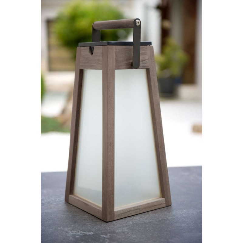Lampe nomade solaire TECKA bois / H 38.5 cm 500 lumens de chez LES