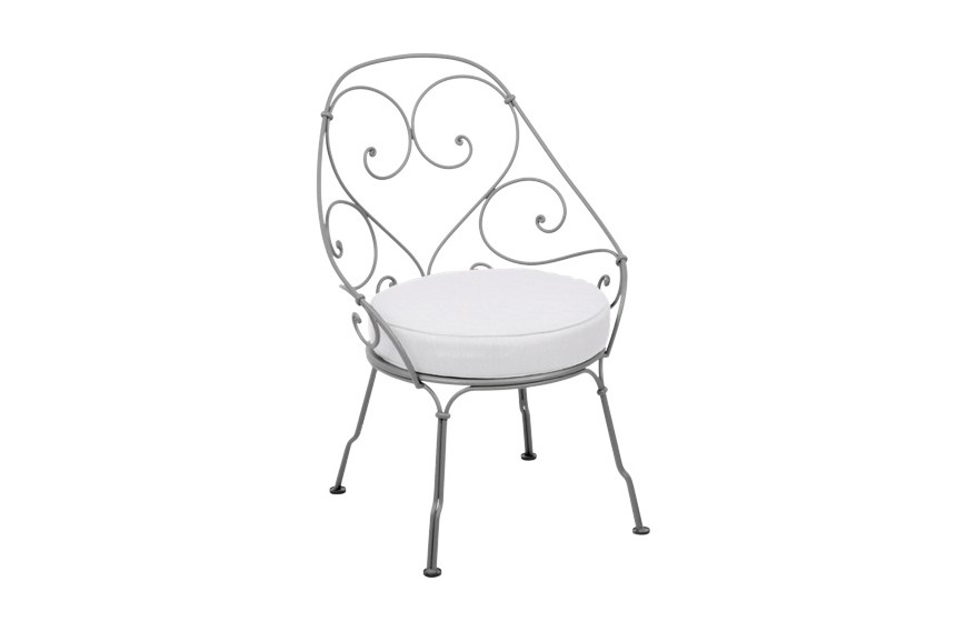 Fauteuil bas Cabriolet 1900 avec coussin blanc grisé - FERMOB