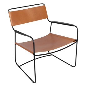 Fauteuil bas design Fermob Surprising en cuir pleine fleur avec structure en acier cintré