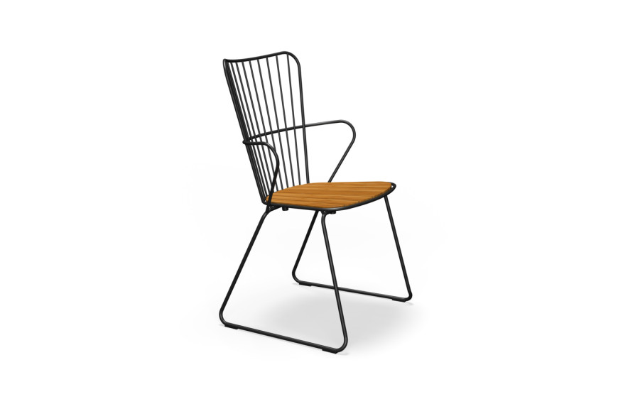 Chaise de jardin Paon HOUE en métal noir et bambou, design scandinave d’Henrik Pedersen