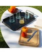 Plateau de service 2 en 1 ENO avec planche à découper en bambou et plateau en acier noir, idéal pour cuisine extérieure