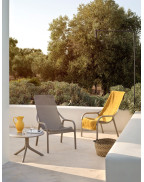 Fauteuil de jardin LOUNGE NET NARDI en polypropylène fiberglass, empilable et design.