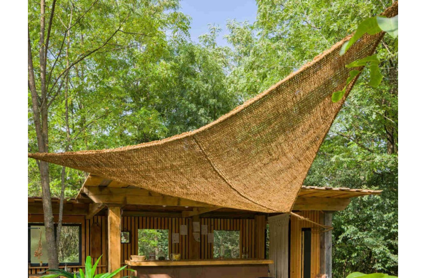 Ombrière triangle naturelle en fibres de coco 3.5m - JARDILINE