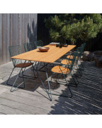 Chaise de jardin Paon HOUE en métal noir et bambou, design scandinave d’Henrik Pedersen