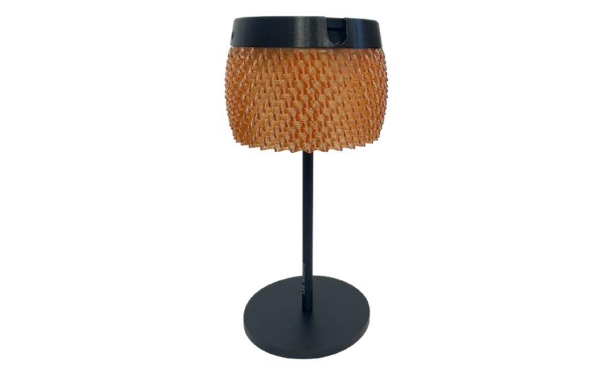 Lampe de table solaire LOLIE Les Jardins en PETG recyclé disponible en coloris olive, safran et ambre
