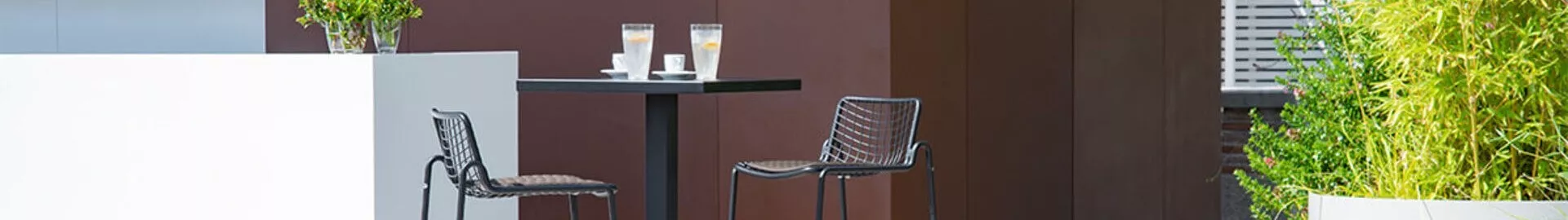 Table haute de jardin