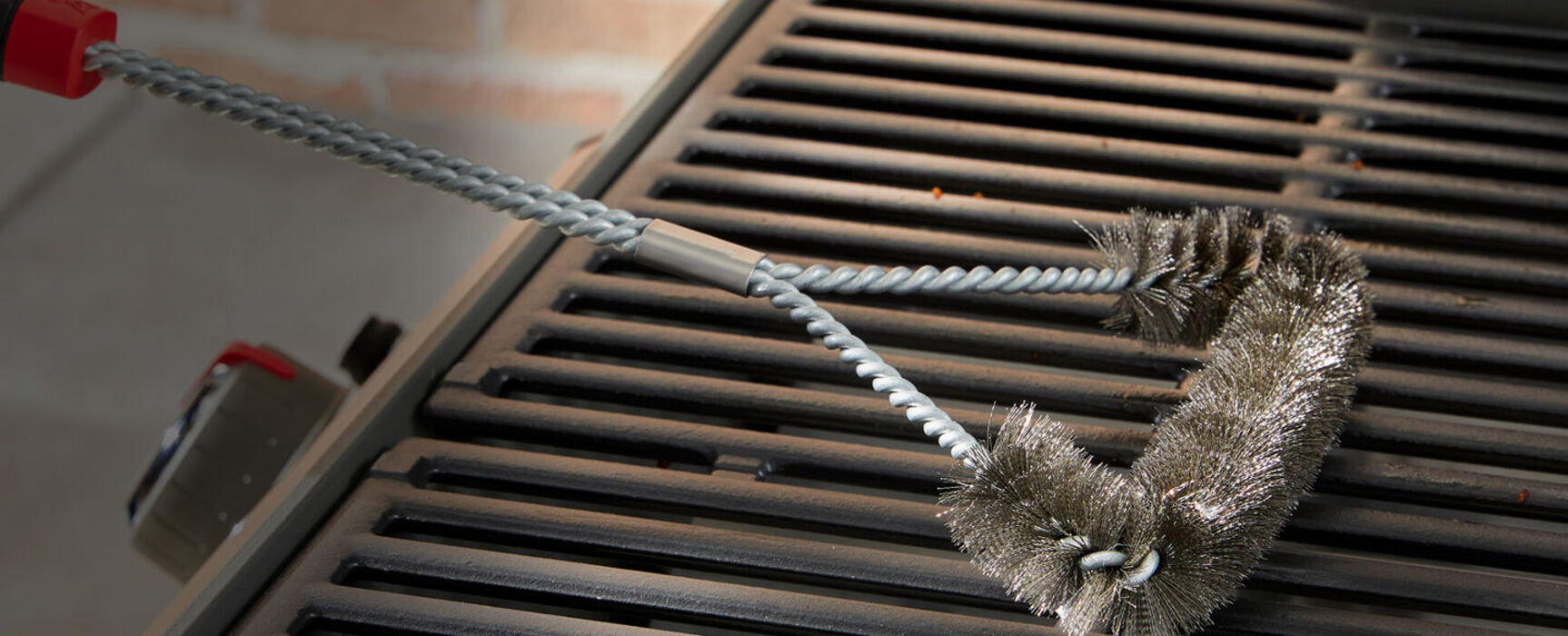 barbecue Weber Spirit gaz nettoyage des grilles et brûleurs