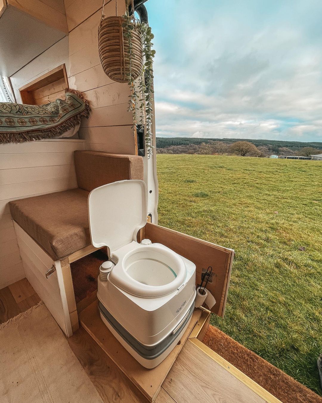 Produit toilette ACTIV RINSE Rose pour réservoir d'eau propre 2L de chez  THETFORD - Latour Tentes et Camping